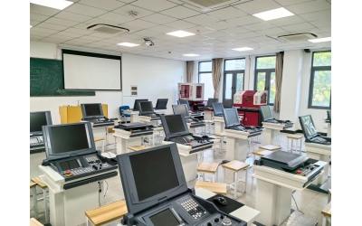 東華大學(xué)